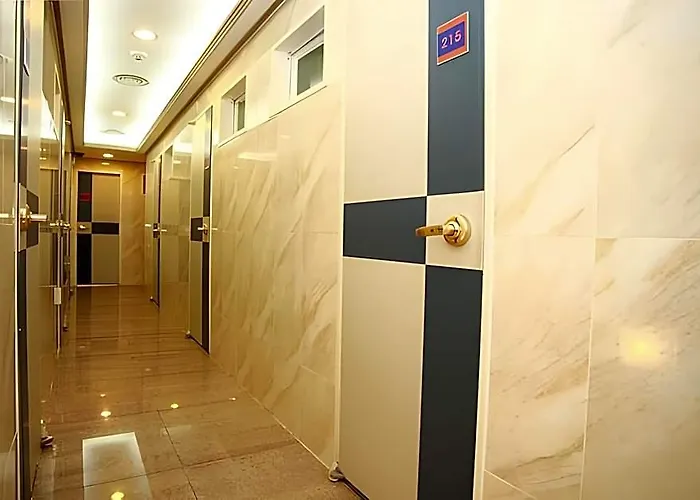E Livingtel Hotel *