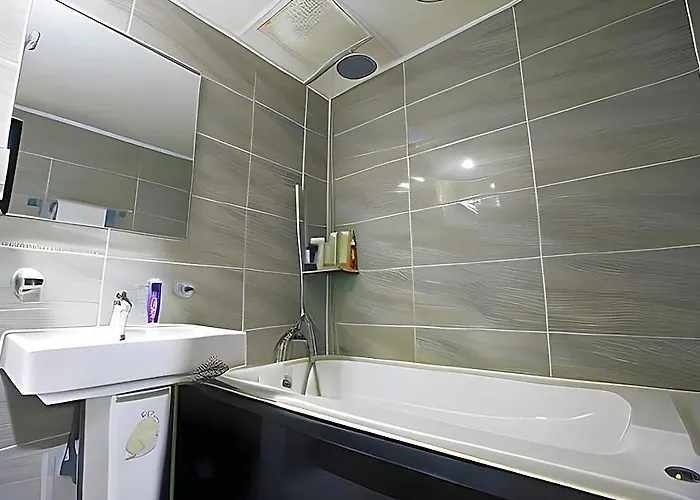 E Livingtel Hotel *